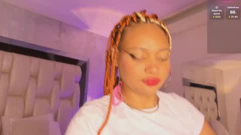 Snapshot of _curly_girl_ chatting on 11/10/25, 08:08 online show from 11/10/25, 08:08