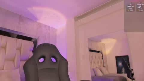 Snapshot of _curly_girl_ chatting on 11/11/25, 08:09 online show from 11/11/25, 08:09