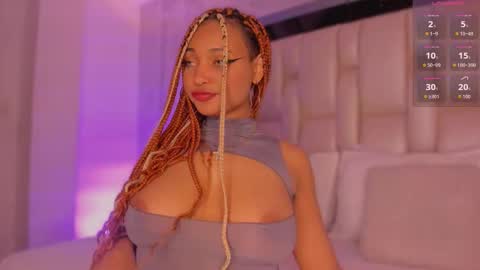 Snapshot of _curly_girl_ chatting on 11/24/25, 08:19 online show from 11/24/25, 08:19