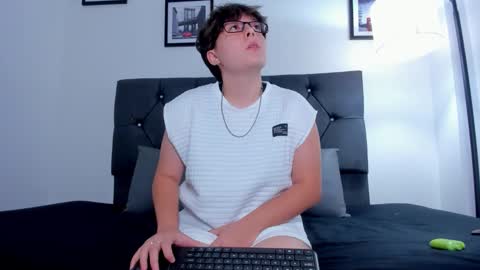 Snapshot of _daarcy chatting on 01/19/26, 12:42 Darcy online show from 01/19/26, 12:42