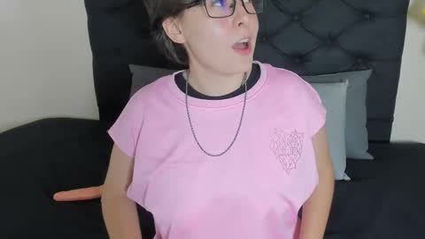 Snapshot of _daarcy chatting on 03/18/26, 03:31 Darcy online show from 03/18/26, 03:31