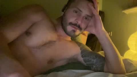 Snapshot of _dantecross_ chatting on 10/01/25, 04:02 _dantecross_ online show from 10/01/25, 04:02