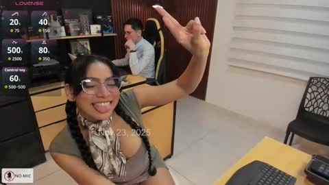 WELCOME TO THE OFFICE online show from 11/23/25, 10:42