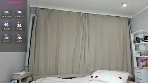 Emilia online show from 12/15/25, 11:03