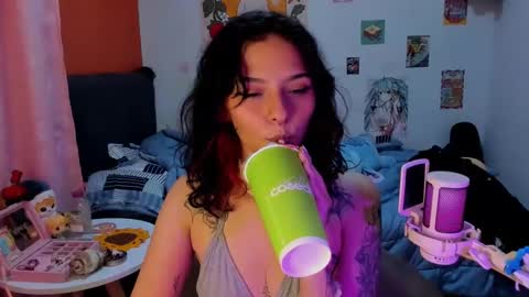 Snapshot of _dayanne_ chatting on 12/08/24, 11:19 Pao online show from 12/08/24, 11:19