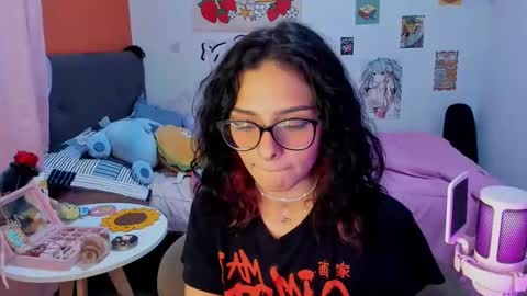 Snapshot of _dayanne_ chatting on 12/13/24, 01:37 Pao online show from 12/13/24, 01:37