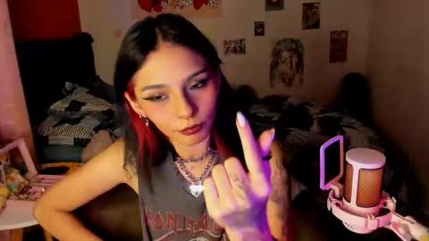 Snapshot of _dayanne_ chatting on 12/17/24, 01:07 Pao online show from 12/17/24, 01:07