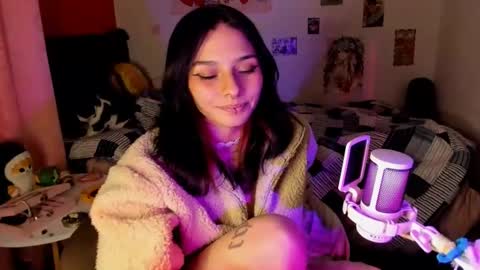 Snapshot of _dayanne_ chatting on 12/18/24, 03:04 Pao online show from 12/18/24, 03:04