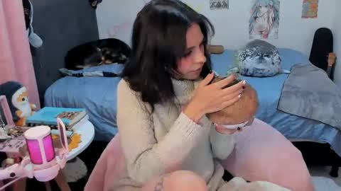 Snapshot of _dayanne_ chatting on 09/19/25, 04:25 Pao online show from 09/19/25, 04:25