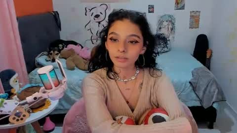 Snapshot of _dayanne_ chatting on 10/06/25, 12:41 Pao online show from 10/06/25, 12:41