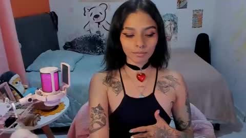 Snapshot of _dayanne_ chatting on 10/27/25, 03:32 Pao online show from 10/27/25, 03:32