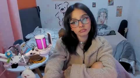 Snapshot of _dayanne_ chatting on 11/19/25, 04:01 Pao online show from 11/19/25, 04:01