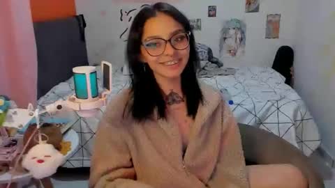 Snapshot of _dayanne_ chatting on 12/04/25, 03:16 Pao online show from 12/04/25, 03:16