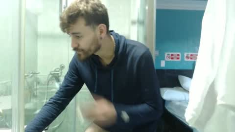 Snapshot of _delacruz911_ chatting on 12/25/24, 12:05 delacruz online show from 12/25/24, 12:05