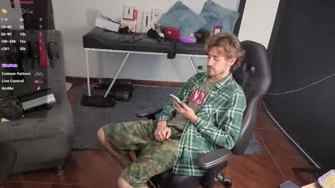 Snapshot of _delacruz911_ chatting on 11/02/25, 03:47 delacruz online show from 11/02/25, 03:47