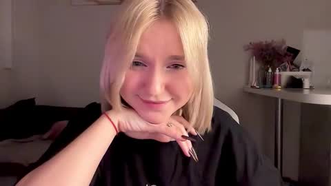 Snapshot of _dewpoint_ chatting on 11/08/25, 04:29 Ri online show from 11/08/25, 04:29