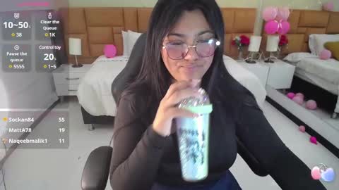 Snapshot of _dulcinea_1 chatting on 02/10/25, 02:05 Dulcinea online show from 02/10/25, 02:05