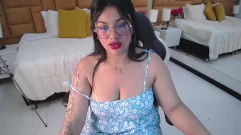 Snapshot of _dulcinea_1 chatting on 02/13/25, 05:22 Dulcinea online show from 02/13/25, 05:22