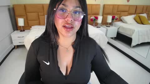Snapshot of _dulcinea_1 chatting on 02/19/25, 01:39 Dulcinea online show from 02/19/25, 01:39