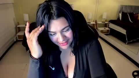 Snapshot of _dulcinea_1 chatting on 09/13/25, 01:33 Dulcinea online show from 09/13/25, 01:33