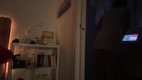 Snapshot of _elena_barra chatting on 10/05/25, 12:31 elena barra online show from 10/05/25, 12:31