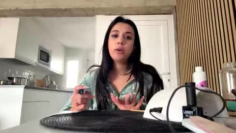 Snapshot of _elena_barra chatting on 04/02/26, 01:20 elena barra online show from 04/02/26, 01:20