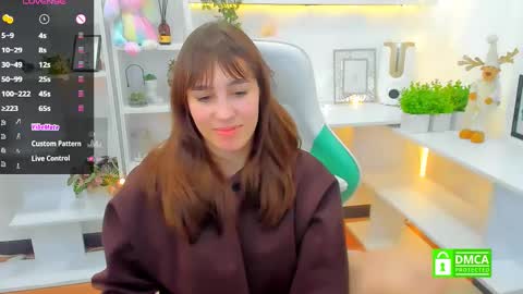 Snapshot of _eliizabeth__ chatting on 02/10/25, 12:19 Lizzy online show from 02/10/25, 12:19