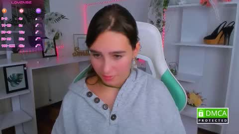 Snapshot of _eliizabeth__ chatting on 10/31/25, 10:44 Lizzy online show from 10/31/25, 10:44