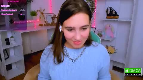 Snapshot of _eliizabeth__ chatting on 11/17/25, 10:04 Lizzy online show from 11/17/25, 10:04