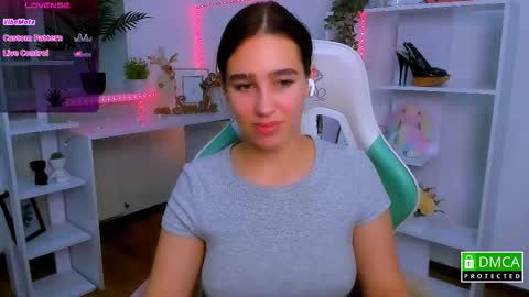 Snapshot of _eliizabeth__ chatting on 11/25/25, 10:43 Lizzy online show from 11/25/25, 10:43