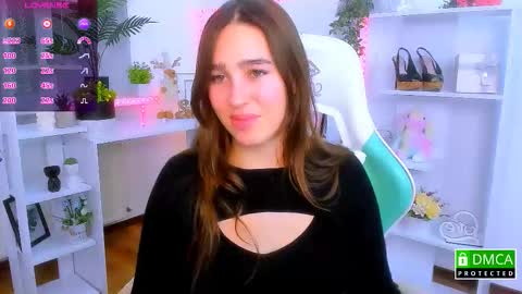 Snapshot of _eliizabeth__ chatting on 12/01/25, 10:48 Lizzy online show from 12/01/25, 10:48