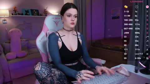 Snapshot of _ellis_moon_ chatting on 10/12/25, 08:57 Lisa im in sick leave bcs of biopsy. hope i will back soon online show from 10/12/25, 08:57