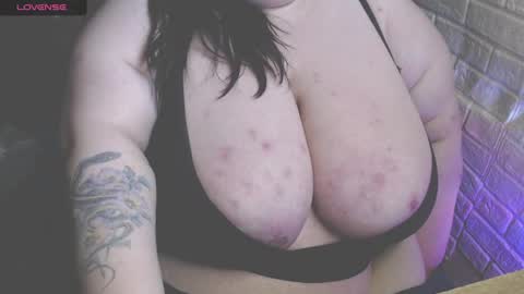 Snapshot of _ellybelly_ chatting on 04/01/26, 04:46 LIsa online show from 04/01/26, 04:46