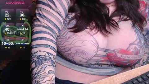 Snapshot of _ellybelly_ chatting on 04/15/26, 05:58 LIsa online show from 04/15/26, 05:58