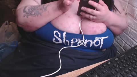 Snapshot of _ellybelly_ chatting on 04/19/26, 09:19 LIsa online show from 04/19/26, 09:19