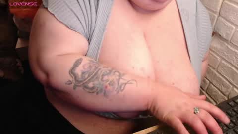 Snapshot of _ellybelly_ chatting on 05/25/26, 07:36 LIsa online show from 05/25/26, 07:36