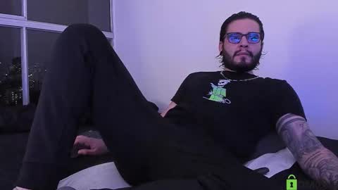  -         online show from 11/08/25, 01:50