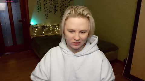 Snapshot of _elven_dreams__ chatting on 12/12/24, 07:59 chloue and Gretta online show from 12/12/24, 07:59