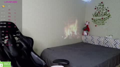 Snapshot of _elven_dreams__ chatting on 12/27/24, 06:03 chloue and Gretta online show from 12/27/24, 06:03