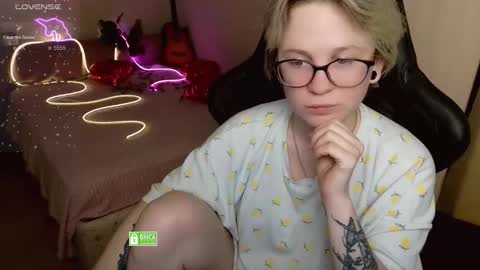 Snapshot of _elven_dreams__ chatting on 03/29/26, 07:36 chloue and Gretta online show from 03/29/26, 07:36