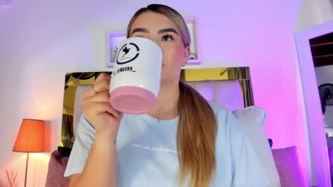 Isabella online show from 10/06/25, 12:02