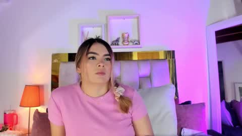 Isabella online show from 11/28/25, 12:08