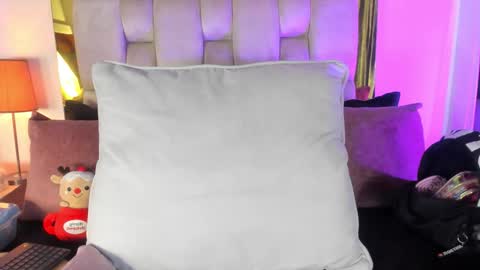 Isabella online show from 11/29/25, 12:08