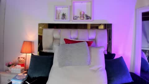 Isabella online show from 03/06/26, 12:01