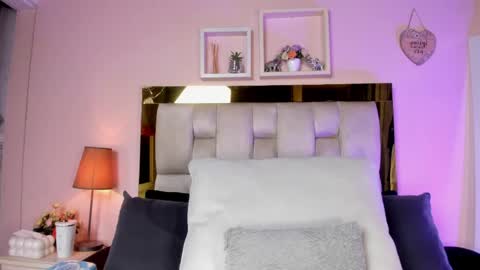 Isabella online show from 04/17/26, 12:08