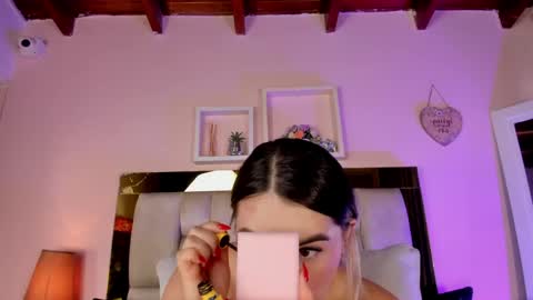 Snapshot of _emily_r chatting on 04/20/26, 12:08 Isabella online show from 04/20/26, 12:08