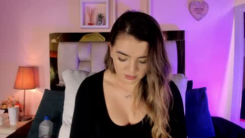 Snapshot of _emily_r chatting on 04/30/26, 12:11 Isabella online show from 04/30/26, 12:11