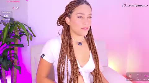 Snapshot of _emilymoon_x chatting on 07/11/26, 01:19 Emi online show from 07/11/26, 01:19