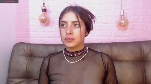 Snapshot of _emma_diamond_ chatting on 02/13/25, 11:04 Emma online show from 02/13/25, 11:04