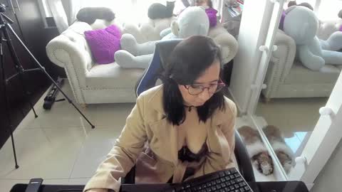 Snapshot of _emma_loyd_ chatting on 12/17/24, 03:06 Emma online show from 12/17/24, 03:06